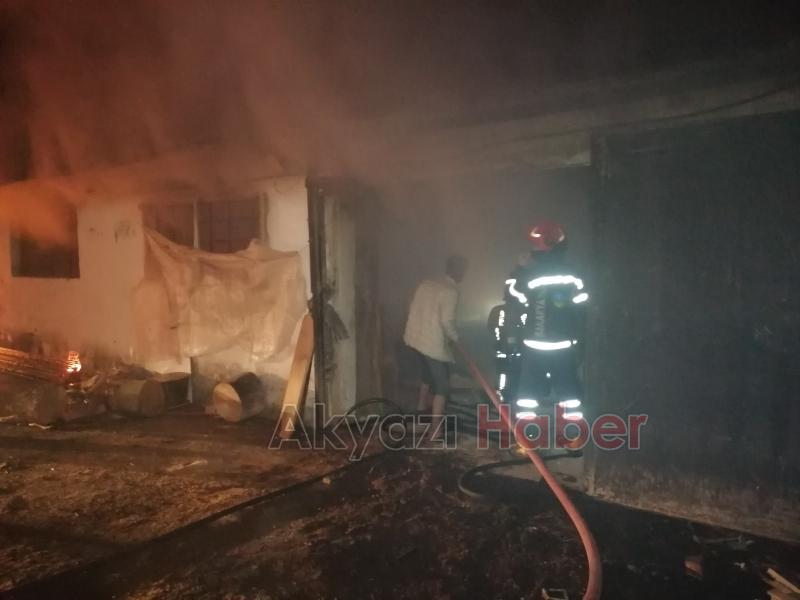 Akyazıda kaşık atölyesi yandı