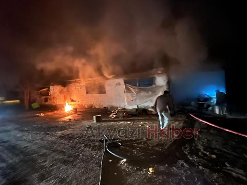 Akyazıda kaşık atölyesi yandı