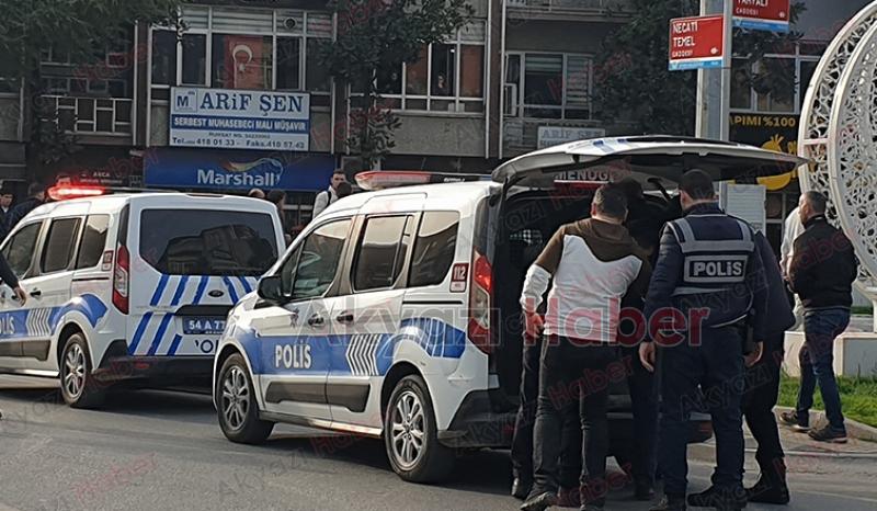 Atatürk Büstüne Balyozla Saldırdı 