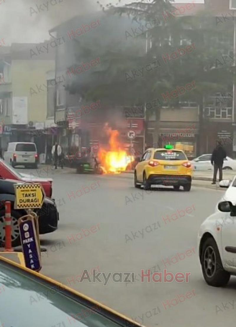 Elektrikli bisiklet alev alev yandı