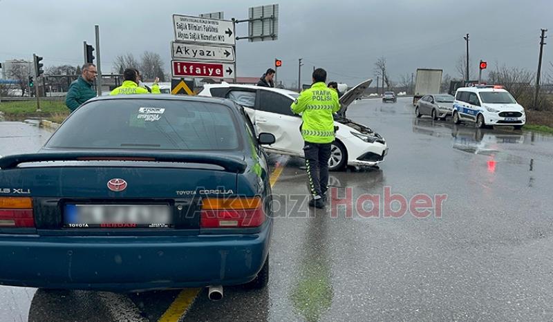 Kırmızı ışık ihlali kazaya neden oldu: 2 yaralı
