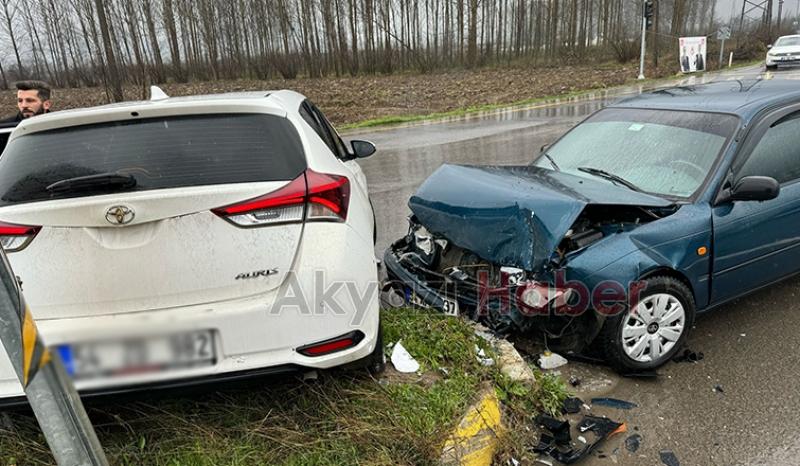 Kırmızı ışık ihlali kazaya neden oldu: 2 yaralı