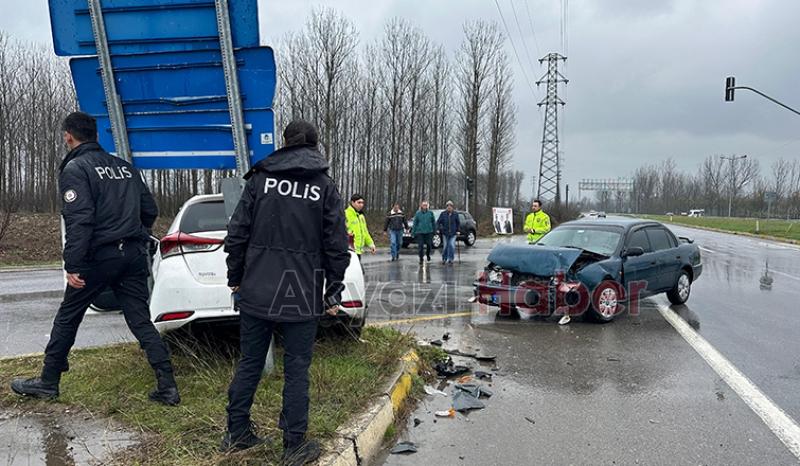 Kırmızı ışık ihlali kazaya neden oldu: 2 yaralı
