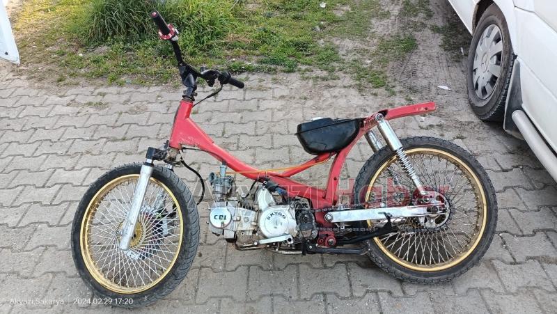 Polis o motosikletlerin peşinde