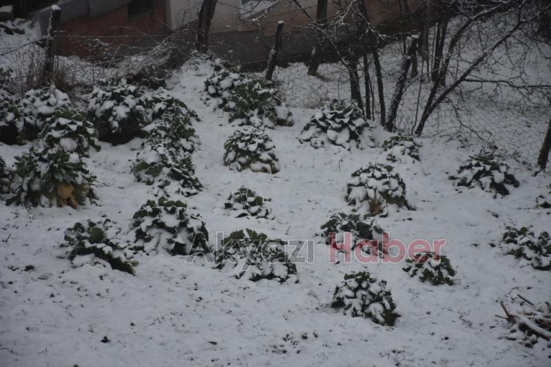 Güne karla uyandılar