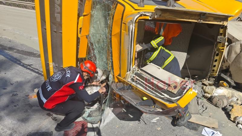 Sakarya-Bilecik yolunda tırlar çarpıştı: 1 ölü, 1 yaralı