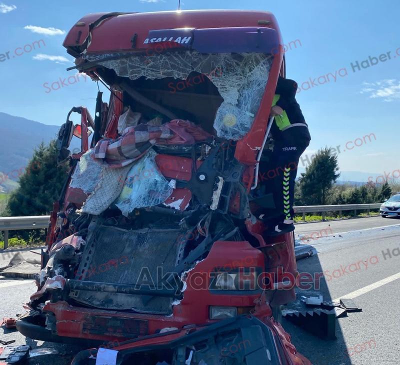Tıra çarpan akaryakıt tankeri bu hale geldi