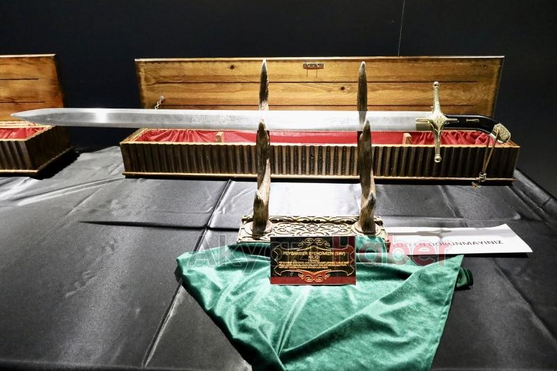 Hz. Muhammed’e ait eşyalar Sakarya'da Görenler duygulandı