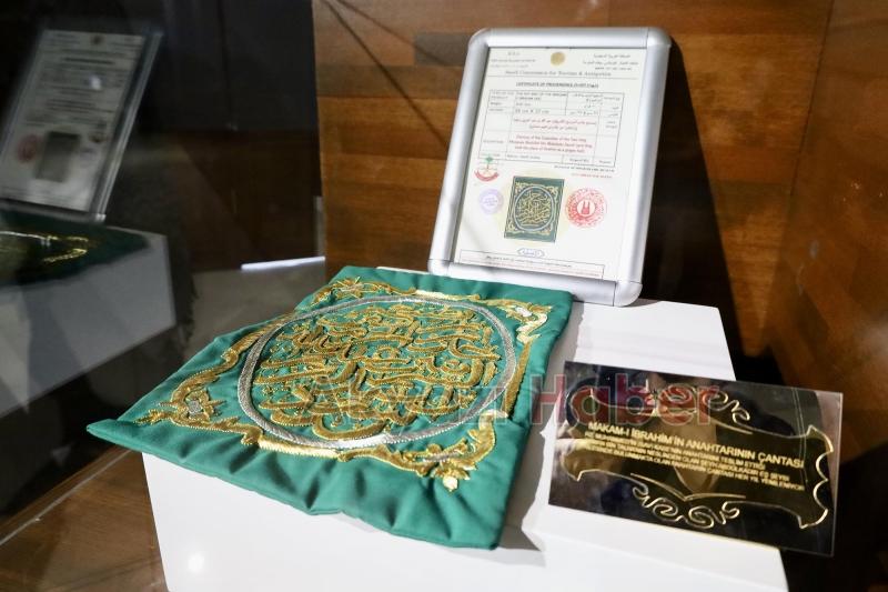 Hz. Muhammed’e ait eşyalar Sakarya'da Görenler duygulandı