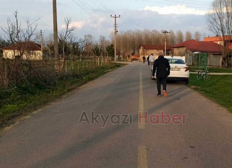 Dengesini kaybeden bisikletli otomobile çarptı