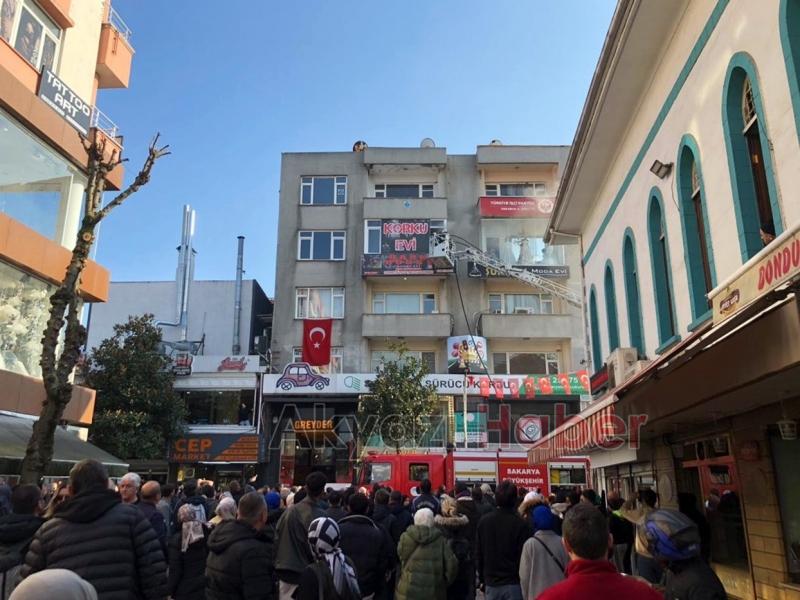 Çark Caddesi nde korku evi yandı