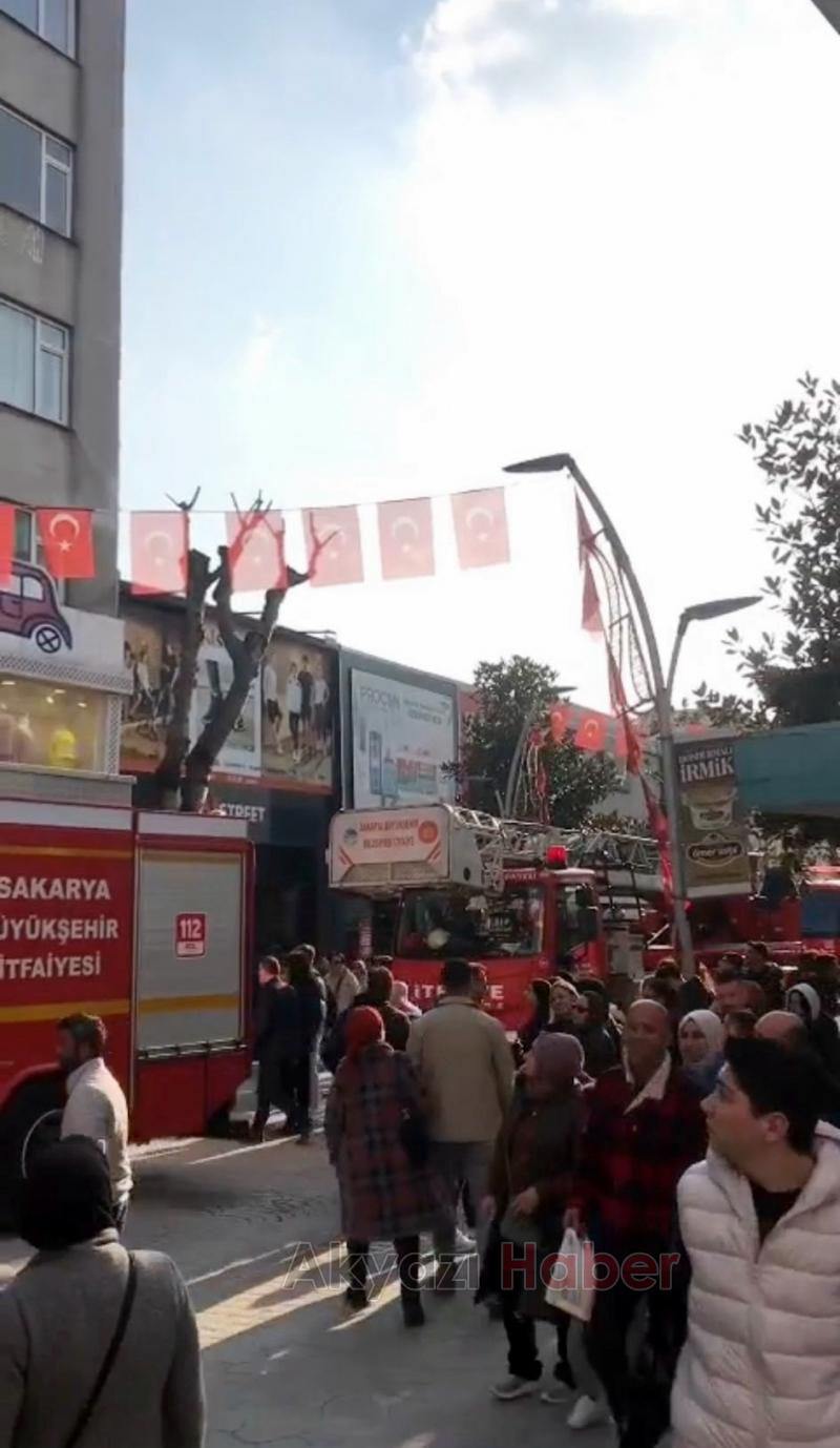 Çark Caddesi nde korku evi yandı