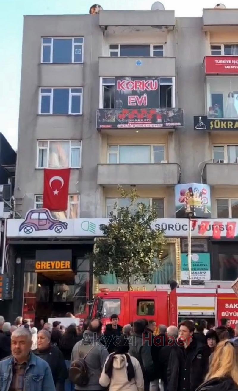 Çark Caddesi nde korku evi yandı