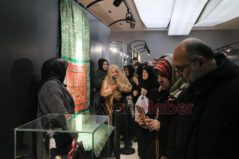 Binlerce kişi mukaddes emanetleri görmek için akın etti