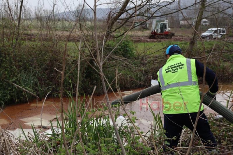 Akaryakıtın aktığı Sapanca Gölü'nde çalışmalar sürüyor