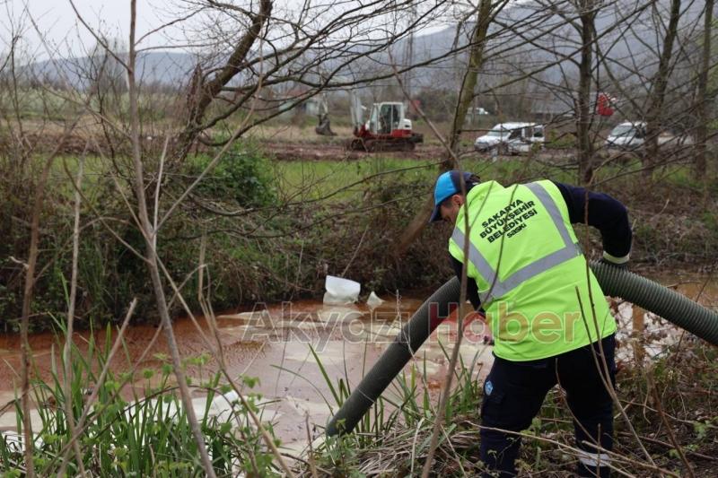 Akaryakıtın aktığı Sapanca Gölü'nde çalışmalar sürüyor