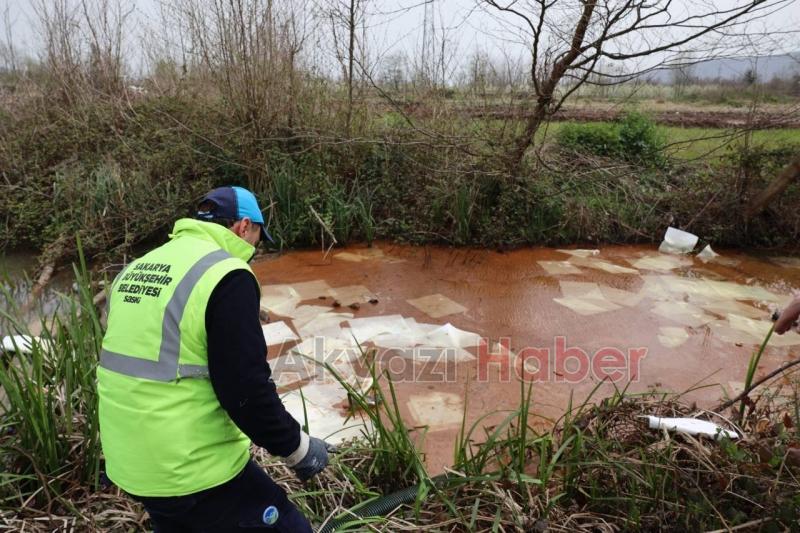 Akaryakıtın aktığı Sapanca Gölü'nde çalışmalar sürüyor