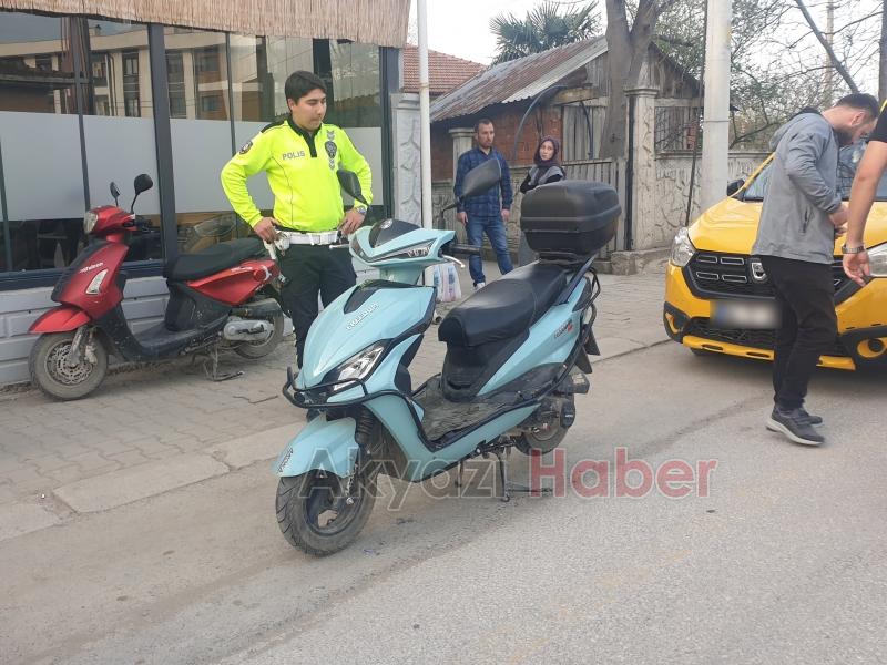 Motosiklet ile ticari taksi çarpıştı