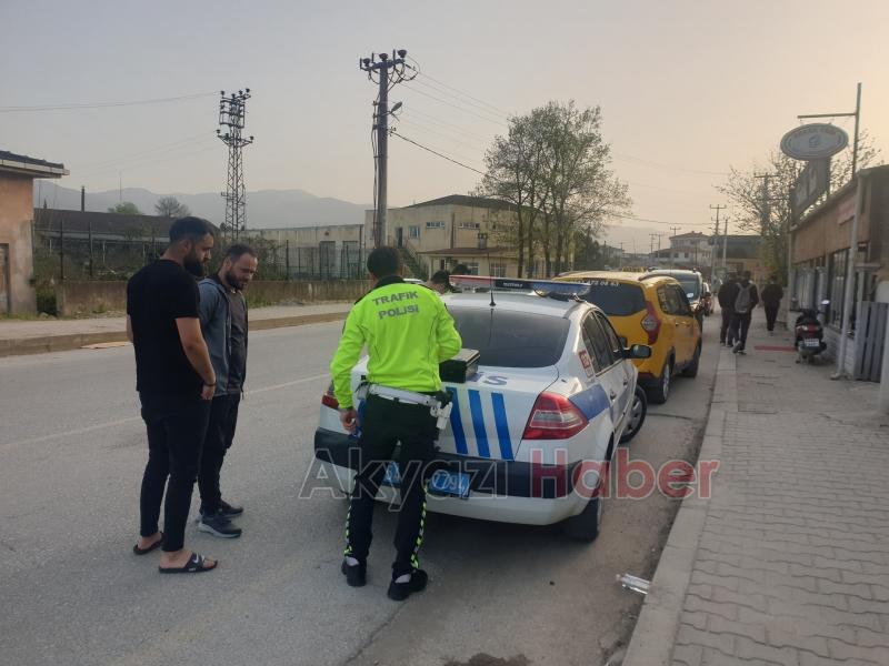 Motosiklet ile ticari taksi çarpıştı