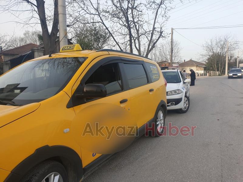 Motosiklet ile ticari taksi çarpıştı