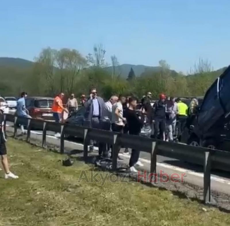 Otoyolda 9 araçlı zincirleme kaza