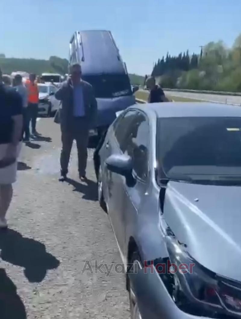 Otoyolda 9 araçlı zincirleme kaza