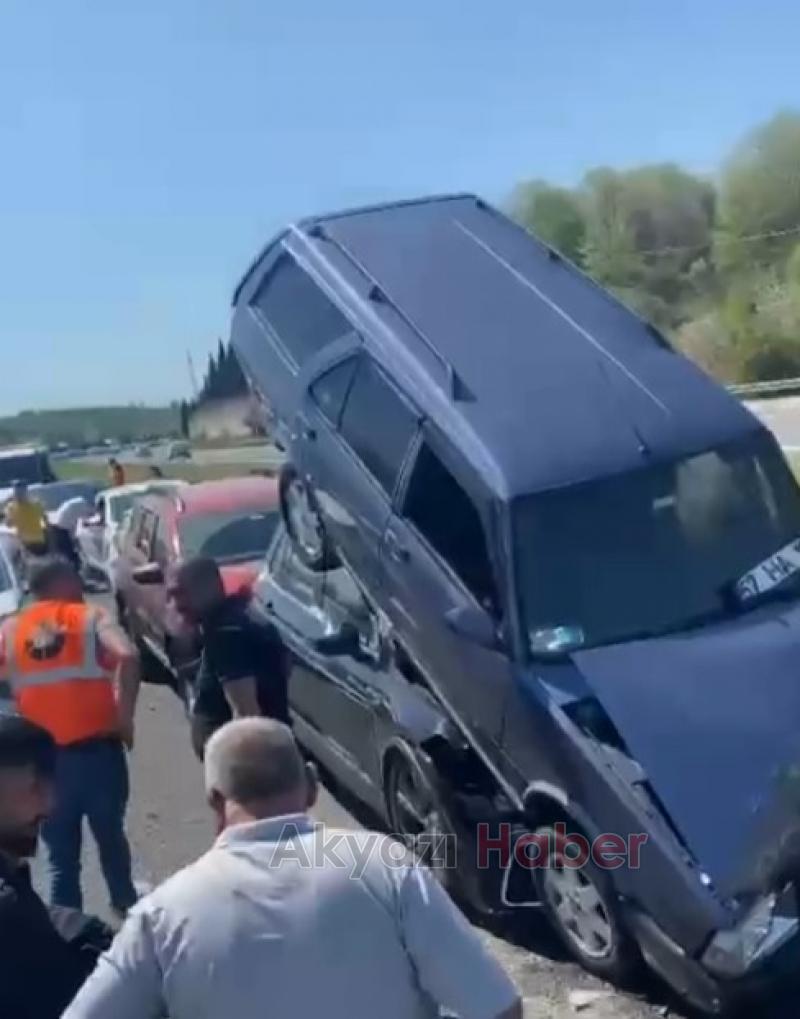 Otoyolda 9 araçlı zincirleme kaza