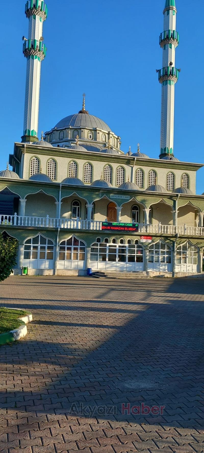 Akyazı Mevlana Camii'nde bayram temizliği 
