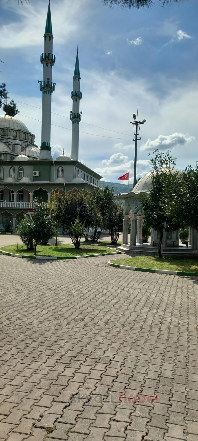 Akyazı Mevlana Camii'nde bayram temizliği 