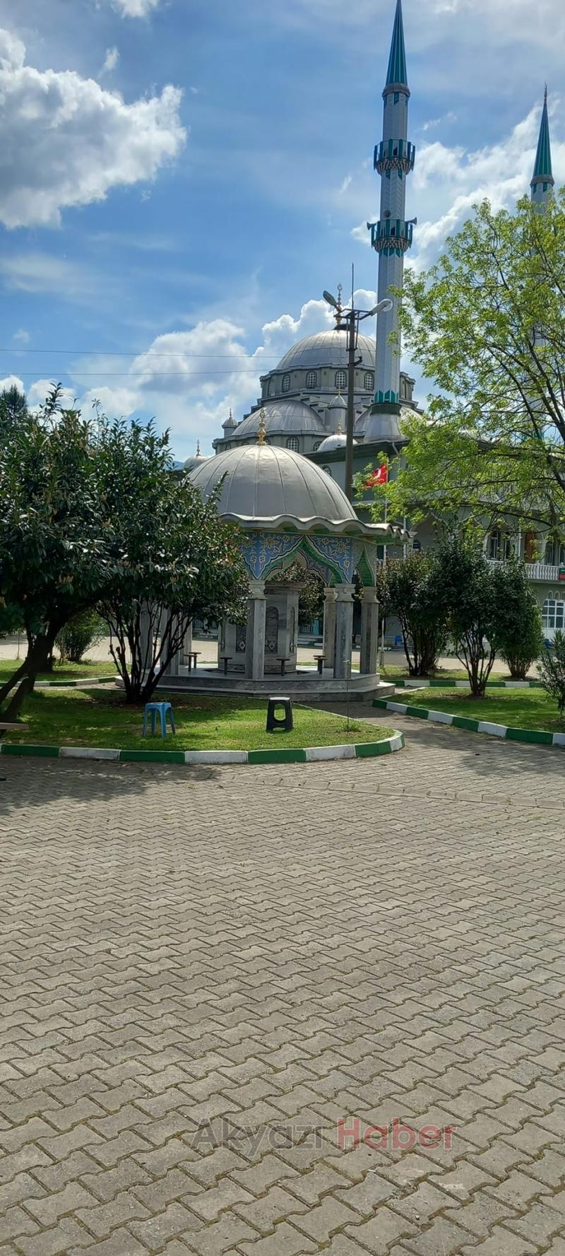 Akyazı Mevlana Camii'nde bayram temizliği 