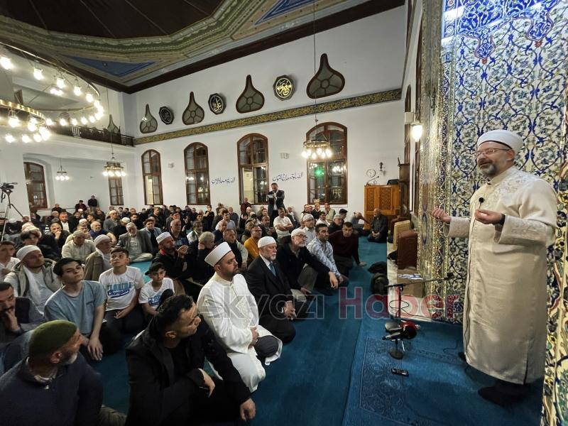 Ali Erbaş son teravih namazını kıldırdı