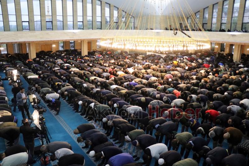 Erbaş, Sakarya’da bayram namazı kıldırdı