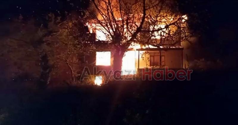 Elektrikli battaniye evi kül etti