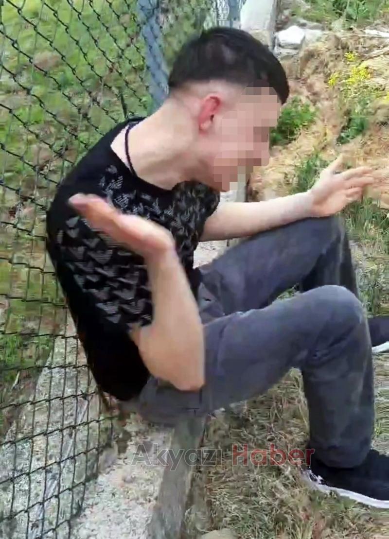 Kaza yaptı, sinirlenip kendini dövdü