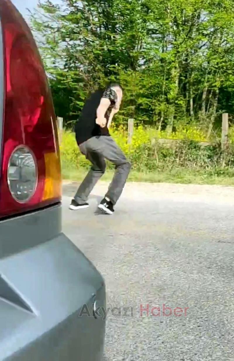 Kaza yaptı, sinirlenip kendini dövdü