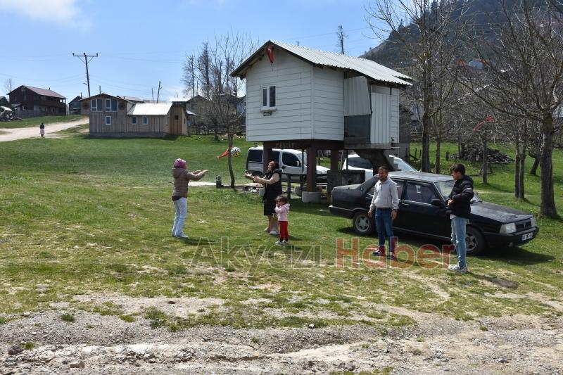 Yaylada mangal yapıp eğlendiler