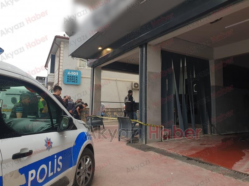 Husumetlisinin Dizine Sıktı