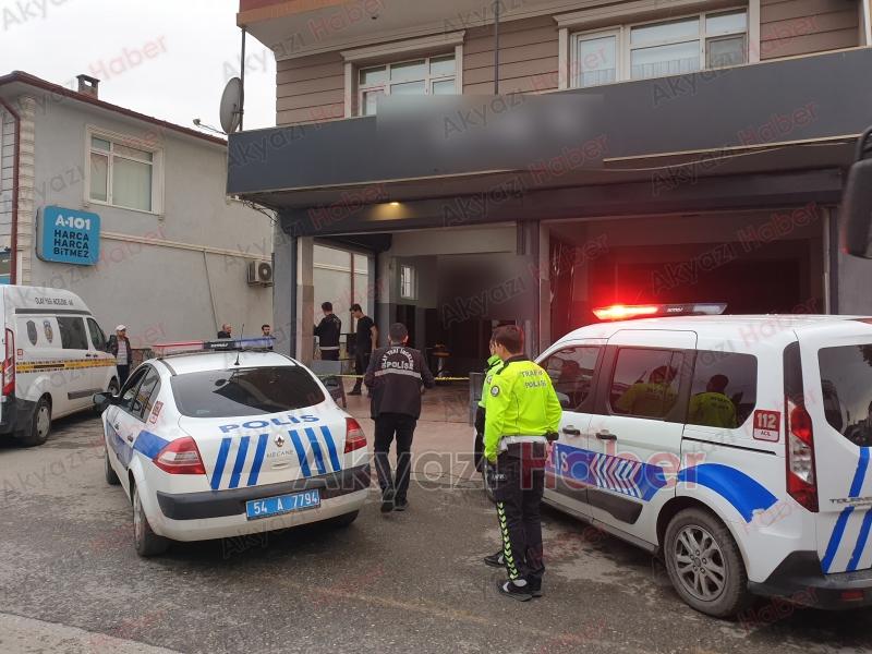 Husumetlisinin Dizine Sıktı