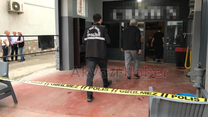 Husumetlisinin Dizine Sıktı