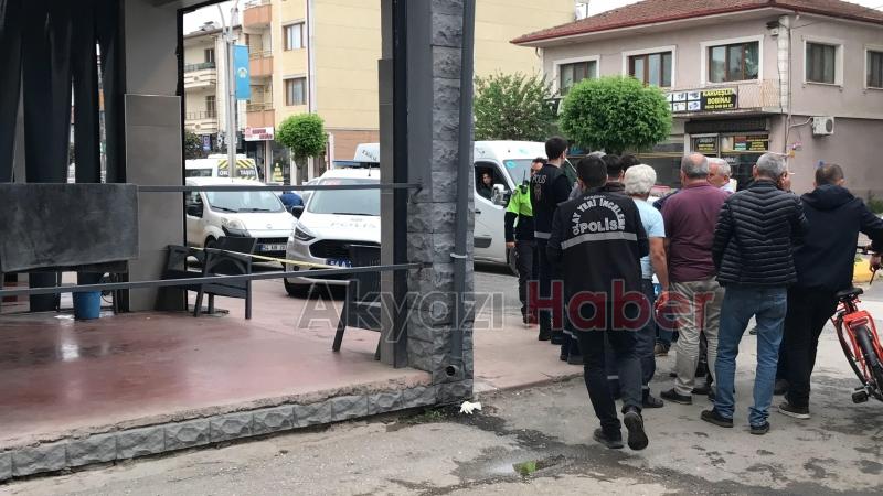 Husumetlisinin Dizine Sıktı