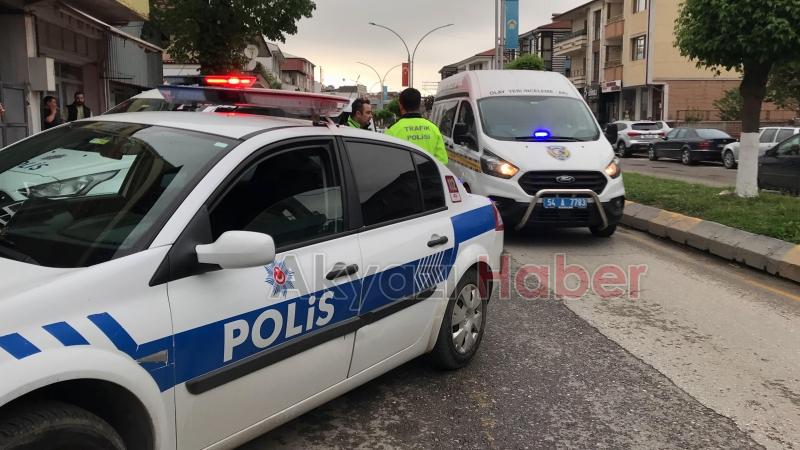 Husumetlisinin Dizine Sıktı