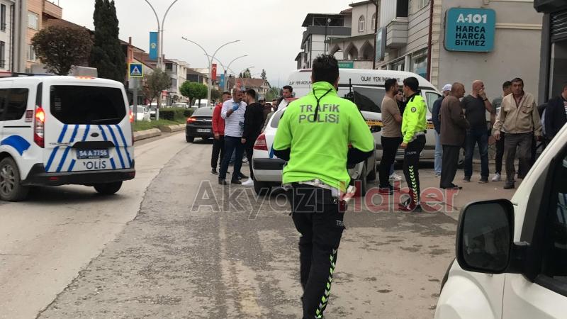 Husumetlisinin Dizine Sıktı