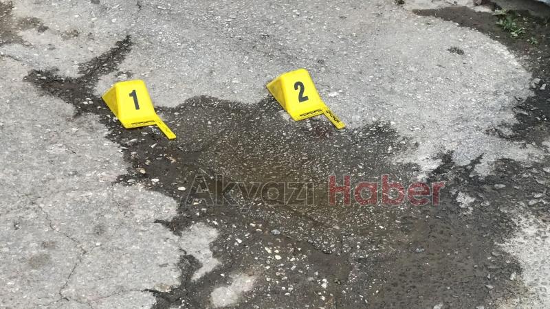 Husumetlisinin Dizine Sıktı