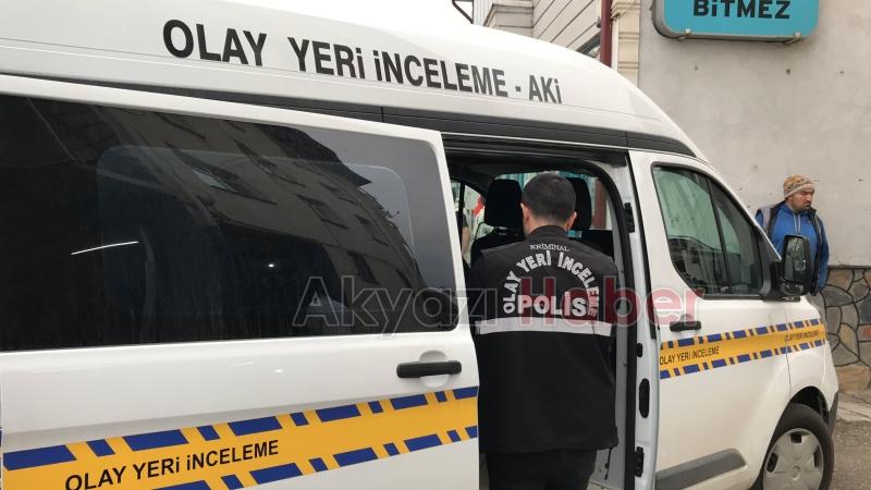 Husumetlisinin Dizine Sıktı