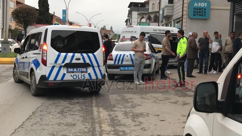 Husumetlisinin Dizine Sıktı