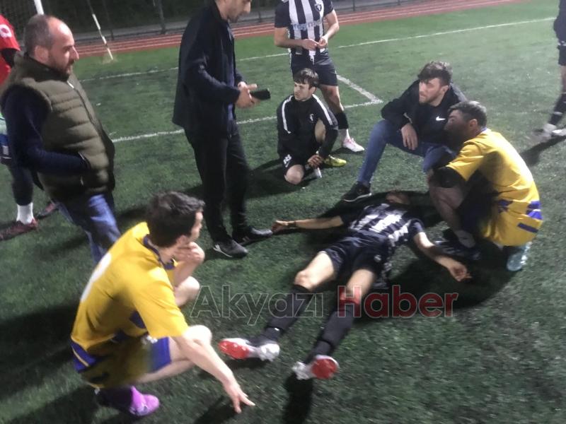 Hazırlık maçında rakibiyle çarpışan oyuncu hastaneye kaldıırldı