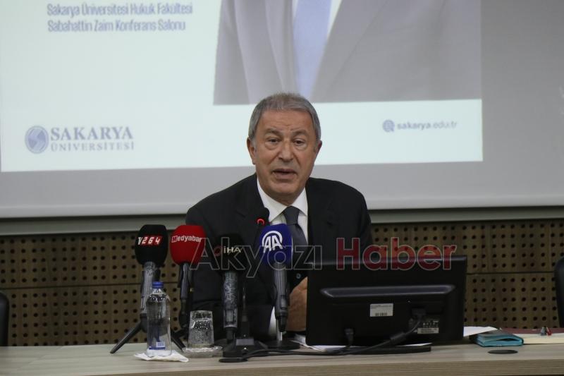 Hulusi Akar Sakarya'da konferansa katıldı