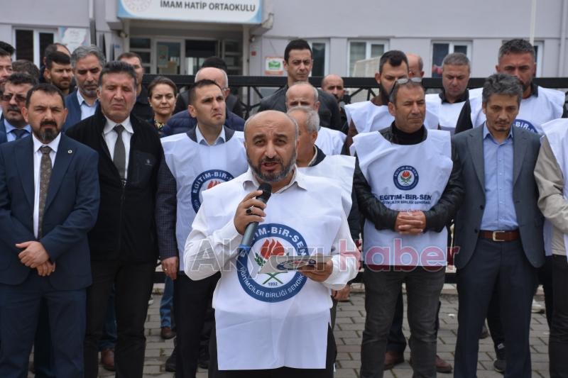 Okuldaki saldırıyı protesto ettiler