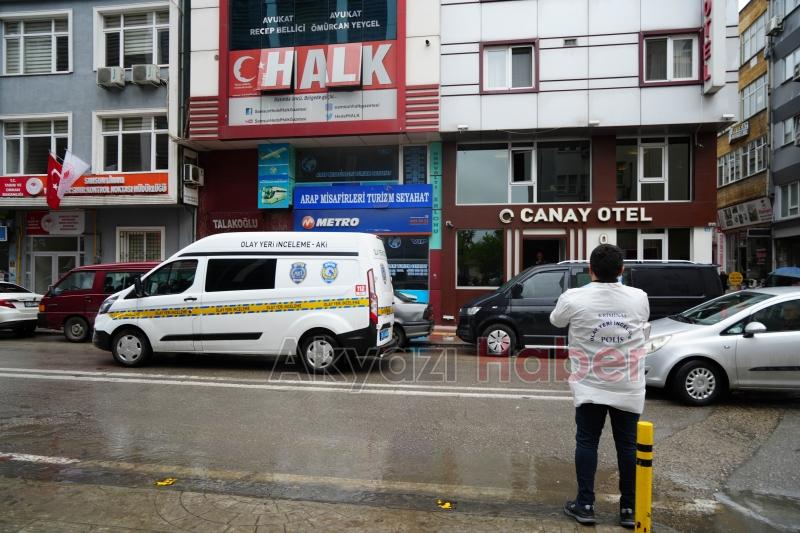 Otel odasında silahla vurulmuş halde ölü bulundu