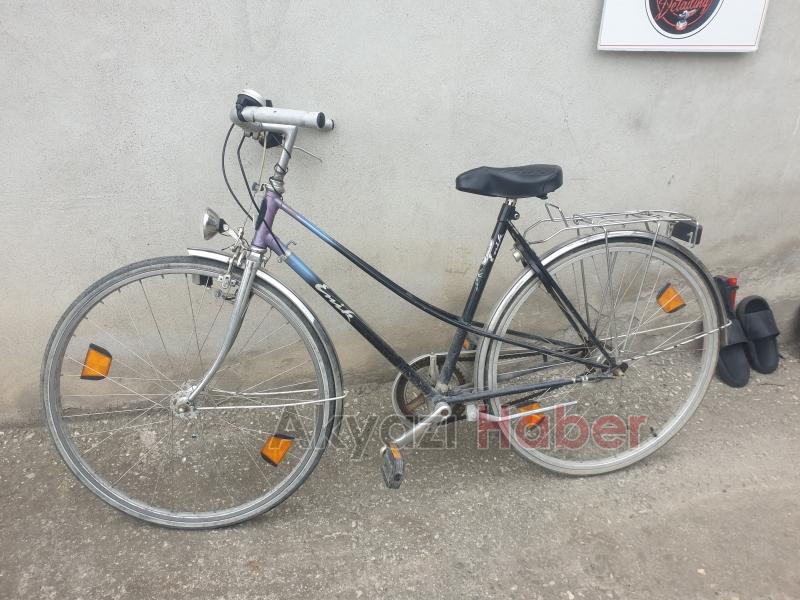 Caddede korkutan kaza bisikletli çocuk yaralandı